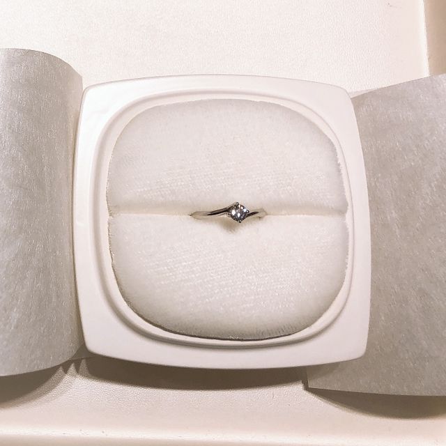 【俄(にわか)の口コミ】 旦那が選んでくれました。セットの結婚指輪の綾とも相性ぴったりです。私…