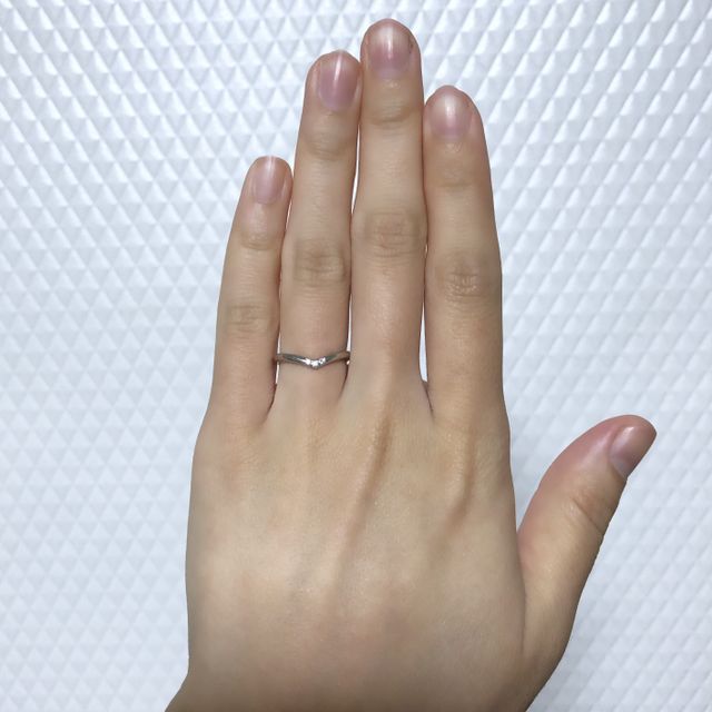 【Ponte Vecchio(ポンテヴェキオ)の口コミ】 ウェーブやV字、クロスなど、直線ではないものを探していました。クロスも…