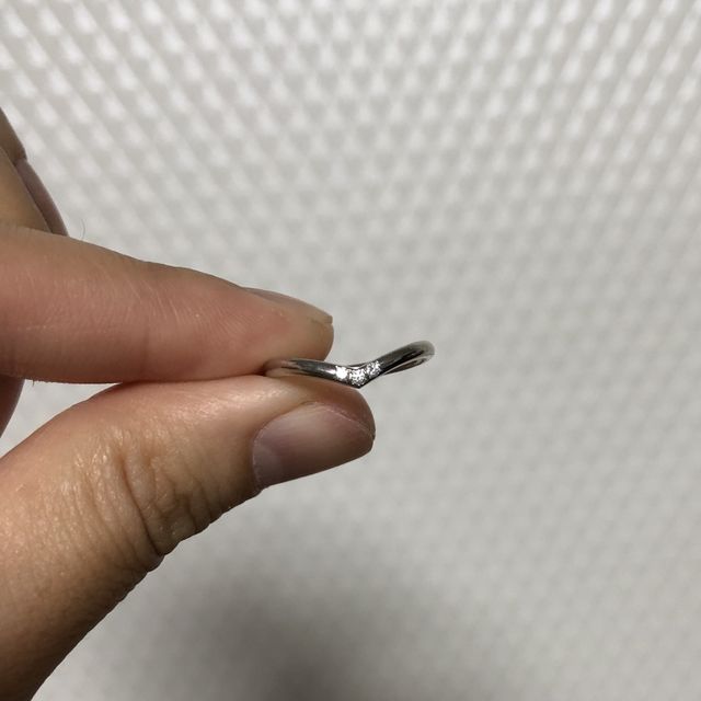 【Ponte Vecchio(ポンテヴェキオ)の口コミ】 ウェーブやV字、クロスなど、直線ではないものを探していました。クロスも…