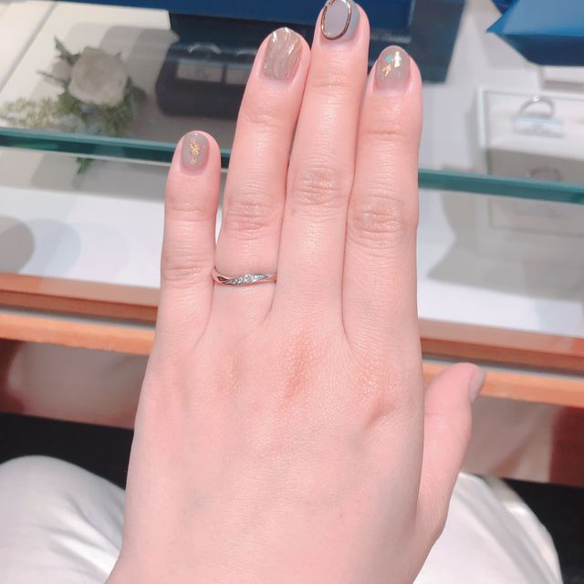 【銀座ダイヤモンドシライシの口コミ】 デザイン、種類、値段、輝き、着け心地
すべてが納得のいく指輪でした。
…