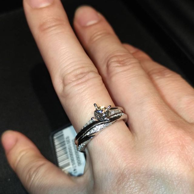 【エクセルコダイヤモンド(EXELCO DIAMOND)の口コミ】 本当は2枚目のシャンスエターナルというデザインの指輪を彼女がホームペー…
