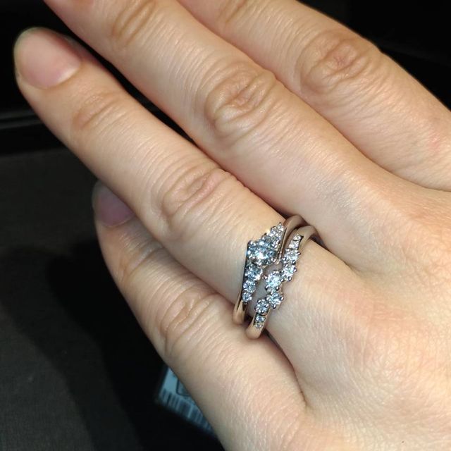 【エクセルコダイヤモンド(EXELCO DIAMOND)の口コミ】 本当は2枚目のシャンスエターナルというデザインの指輪を彼女がホームペー…