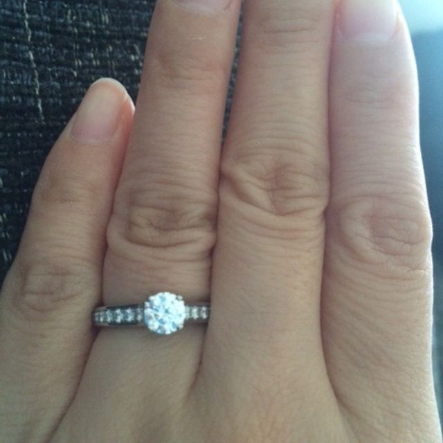 【カルティエ(Cartier)の口コミ】 憧れのカルティエ！婚約指輪は絶対カルティエと決めていました。大粒のダ…