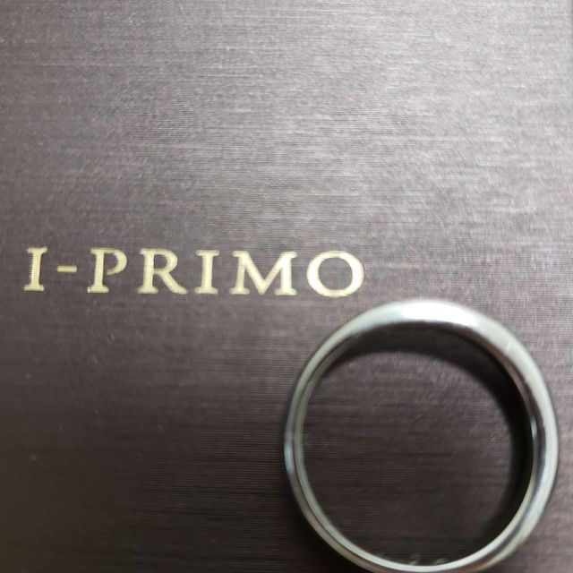 【アイプリモ(I-PRIMO)の口コミ】 この指輪に決めたのは、婚約指輪と重ねてつけさせていただいたときの感じ…