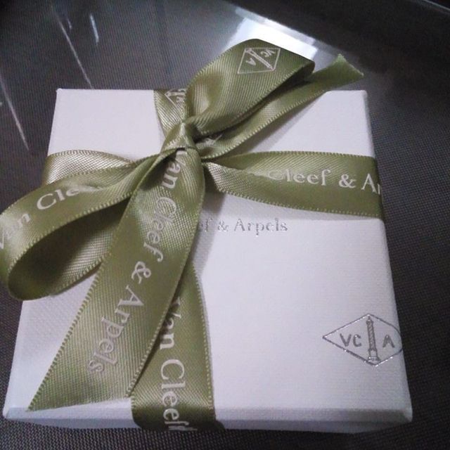【ヴァン クリーフ＆アーペル(Van Cleef & Arpels)の口コミ】 婚約指輪を同じブランドで先に購入したため、他ブランドも検討しましたが…