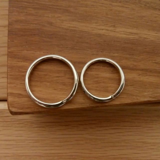 【ケイウノ ブライダル(K.UNO BRIDAL)の口コミ】 プラチナとダイヤモンドの結婚指輪です。
元々お店にあったデザインのもの…