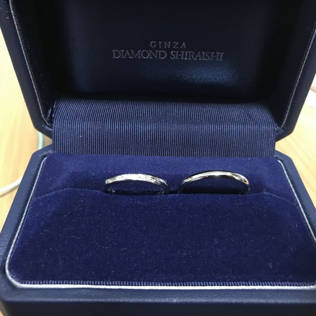 【銀座ダイヤモンドシライシの口コミ】 シンプルなデザインで、婚約指輪と重ねて付けできるデザインのものを探し…