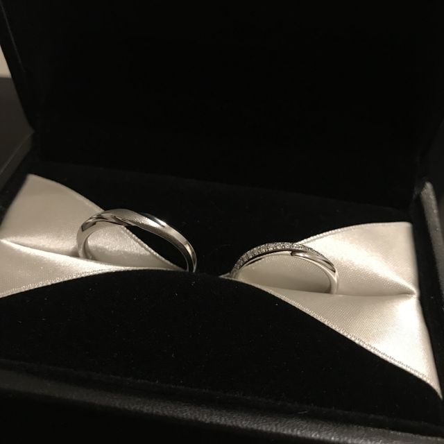 【エクセルコダイヤモンド(EXELCO DIAMOND)の口コミ】 私はメレダイヤ入り、彼はシンプルで飽きのこないデザインを希望していま…