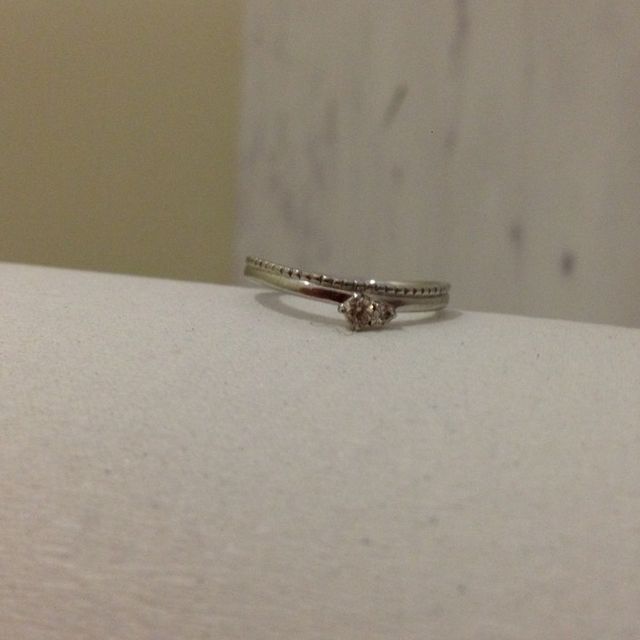 【メデルジュエリー(Mederu jewelry)の口コミ】 ブランドにこだわりはなく、とにかく好みのデザインの指輪を探していまし…