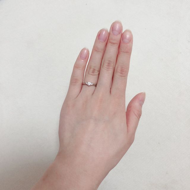 【アイプリモ(I-PRIMO)の口コミ】 外から光が入りやすいデザインです。とても綺麗で上から見ると綺麗な指輪…