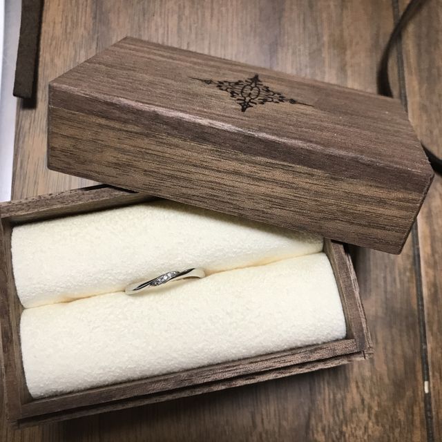 【PORTADA(ポルターダ)の口コミ】 わたしたちはペアのデザインではなくお互い好きなものを選びました。
自分…