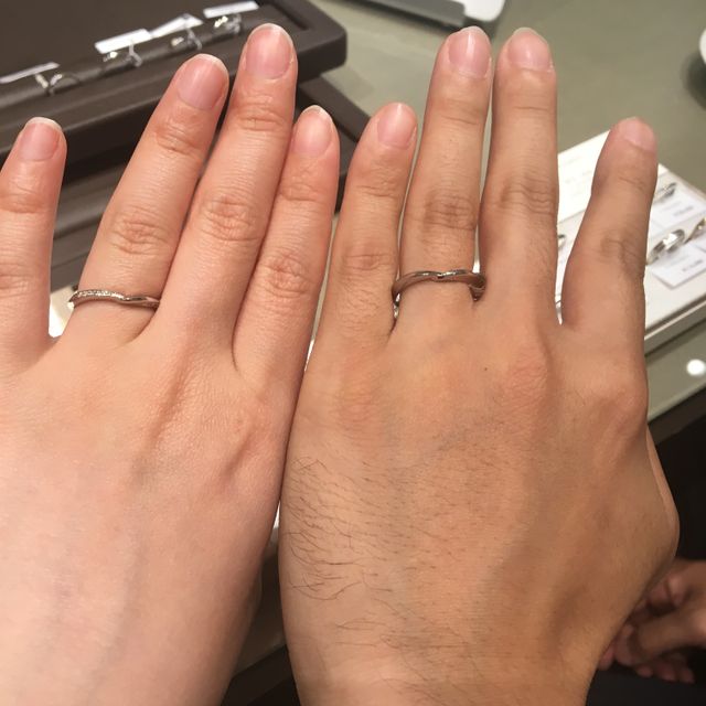 【アイプリモ(I-PRIMO)の口コミ】 マリッジリングと合わせた時のフィット感とペアデザインであることがパッ…