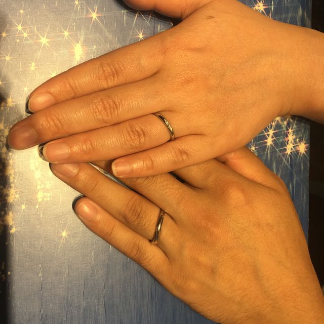 【銀座ダイヤモンドシライシの口コミ】 ヴィーナスフェザーというデザインは細くて真っ直ぐな旦那の指にとてもフ…
