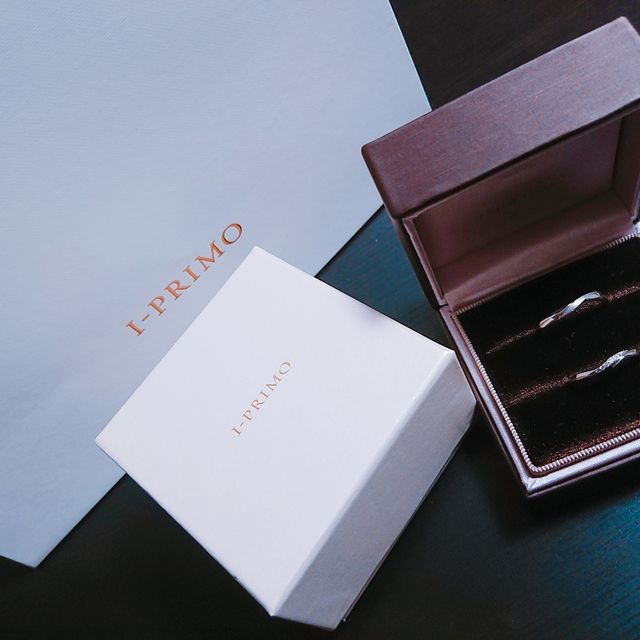 【アイプリモ(I-PRIMO)の口コミ】 メンズのデザインと内側にダイヤが入ってるところが気に入りました。レデ…
