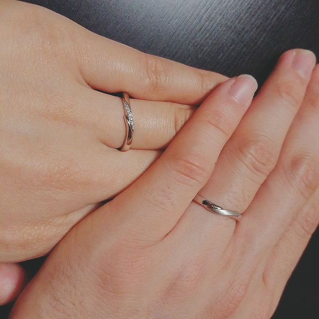 【アイプリモ(I-PRIMO)の口コミ】 メンズのデザインと内側にダイヤが入ってるところが気に入りました。レデ…