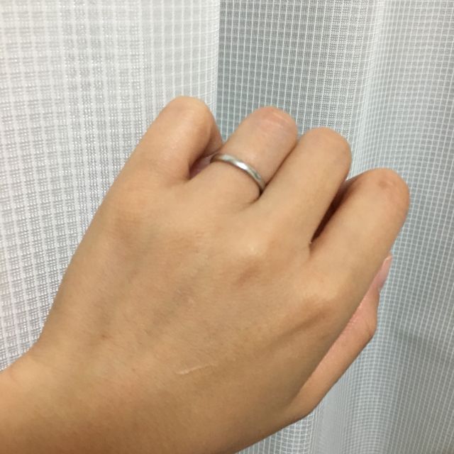 【ブシュロン(BOUCHERON)の口コミ】 シンプルなデザインのものを探していましたが、ねじれがあったり、石が入…