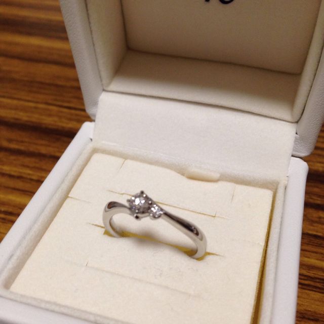 【4℃ BRIDAL(ヨンドシーブライダル)の口コミ】 元々好きだった4℃で婚約、結婚指輪を買おうと決めていました！
普段から重…