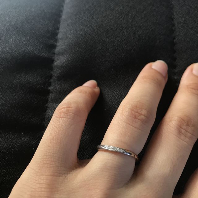 【俄(にわか)の口コミ】 シルバーとピンクゴールドの２色がグラデーションになっています。

シル…