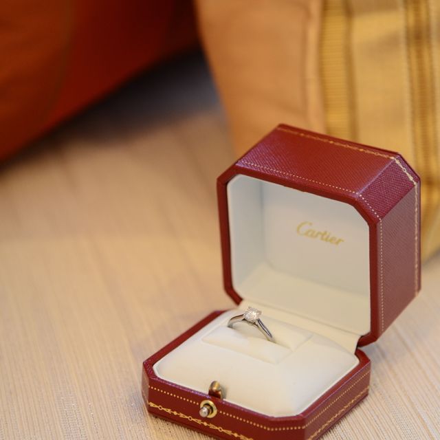 【カルティエ(Cartier)の口コミ】 婚約指輪としてずっとつけられる王道のブランドだったところとベーシック…