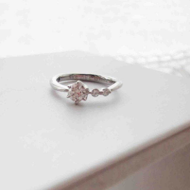 【アンジェリックフォセッテ(Angelique Fossette)の口コミ】 決め手は、自分に似合うかどうかで決めました。

いくつかはめてみて、指…