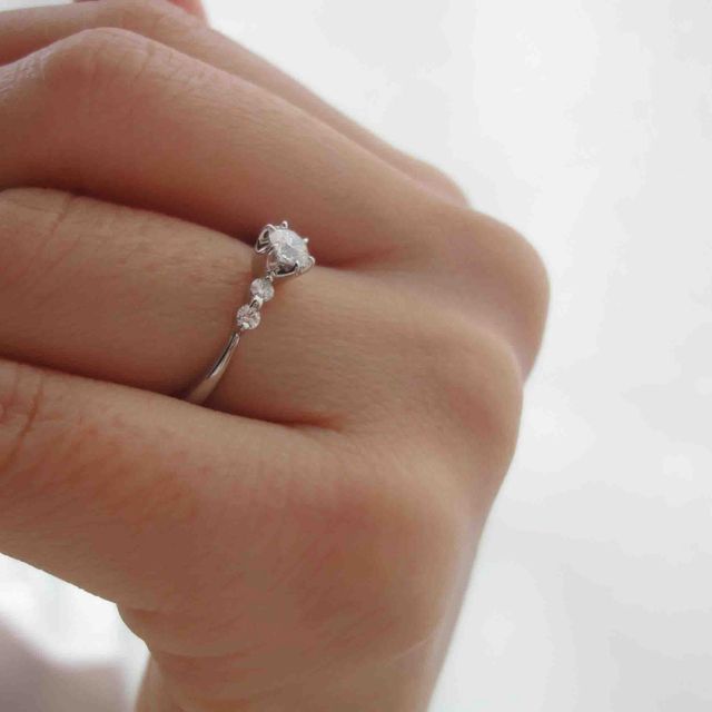 【アンジェリックフォセッテ(Angelique Fossette)の口コミ】 決め手は、自分に似合うかどうかで決めました。

いくつかはめてみて、指…