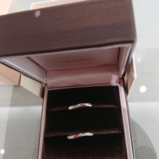 【アイプリモ(I-PRIMO)の口コミ】 ウェーブラインがとてもきれいで指なじみがよく、真ん中がプラチナになっ…