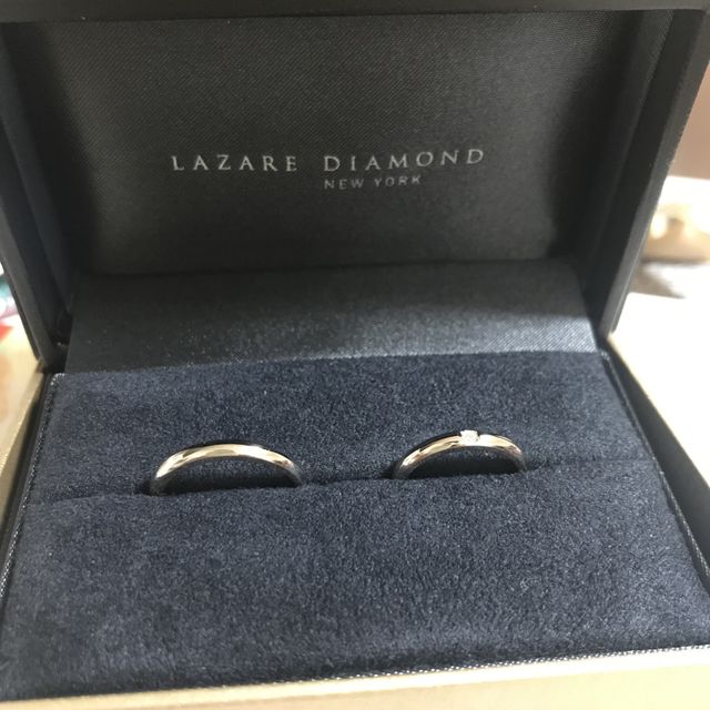 【ラザール ダイヤモンド(LAZARE DIAMOND)の口コミ】 デザインとカラーが気に入り、購入を決めました。購入した指輪は人目に触…