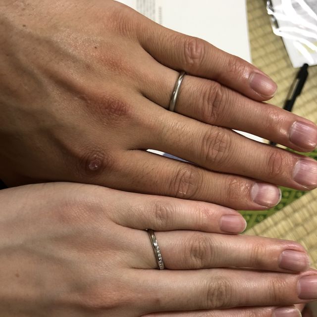 【4℃ BRIDAL(ヨンドシーブライダル)の口コミ】 男性用はシンプルでかっこいいイメージ、女性用は婚約指輪とのバランスと…