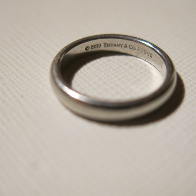 【ティファニー(Tiffany & Co.)の口コミ】 母が同じ形の結婚指輪だったので、迷うことなくこのシンプルな形の結婚指…