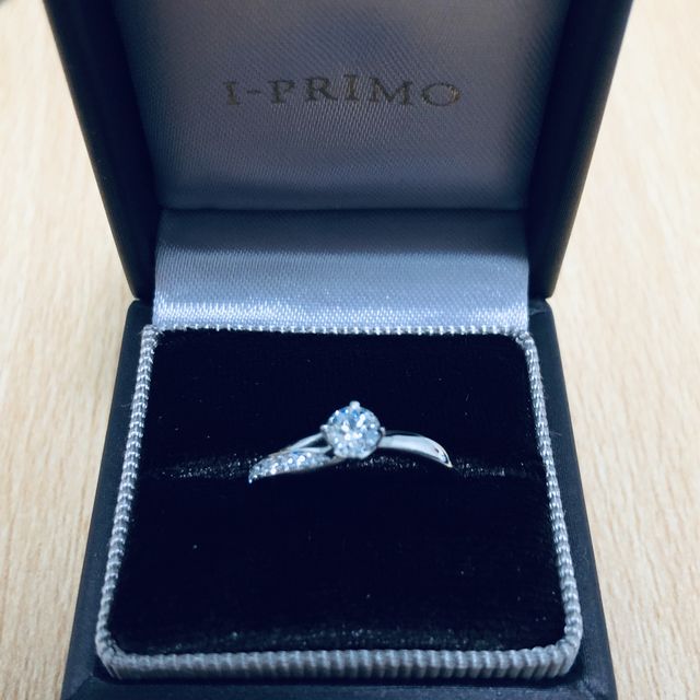 【アイプリモ(I-PRIMO)の口コミ】 もともと相手の指が細長いタイプなため、派手めなものではなく華奢なデザ…