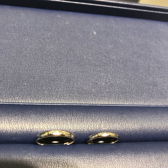 【銀座ダイヤモンドシライシの口コミ】 デザインはシンプルな物を、素材はプラチナ、価格は控えめな物を希望して…