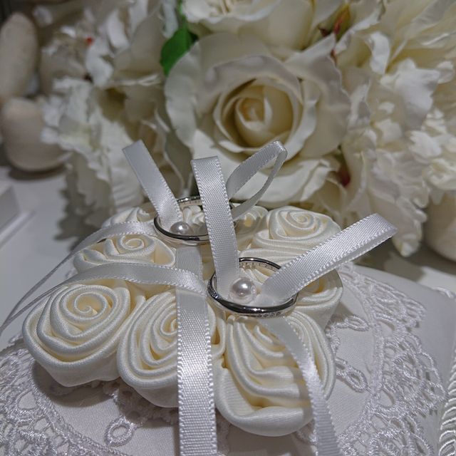 【4℃ BRIDAL(ヨンドシーブライダル)の口コミ】 高価すぎず、派手すぎず シンプルでオシャレなデザインで選びました。
何…