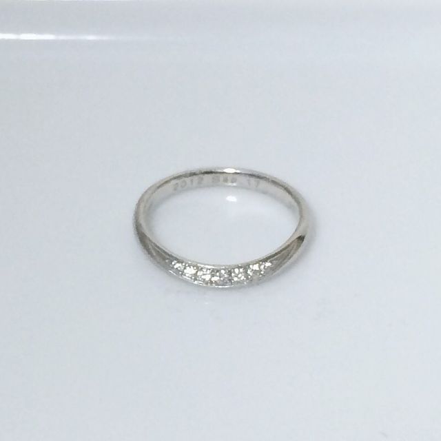 【STAR JEWELRY(スタージュエリー)の口コミ】 ダイヤが入っていて派手すぎずシーンを選ばないものを探していて、その中…