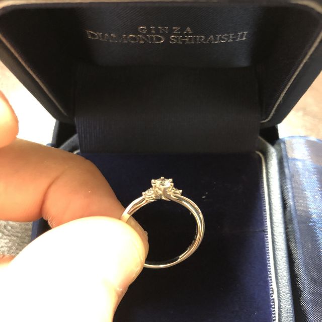 【銀座ダイヤモンドシライシの口コミ】 彼女がシンプルな指輪が好きなので、シンプルかつ可愛らしいデザインのも…