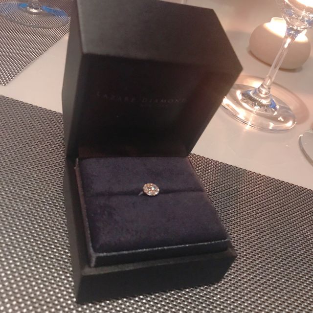 【ラザール ダイヤモンド(LAZARE DIAMOND)の口コミ】 芸能人の方々がプロポーズでよくいただいている、
ハイブランドの指輪も憧…