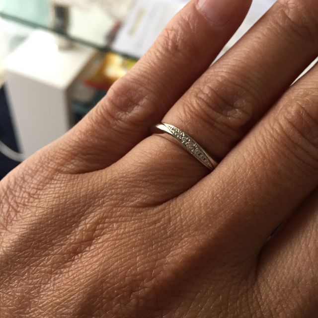 【Pink Dolphin Diamond(ピンクドルフィンダイヤモンド)の口コミ】 デザインも素敵だったけど 一番の決めては やっぱり 指輪の中の刻印でドル…