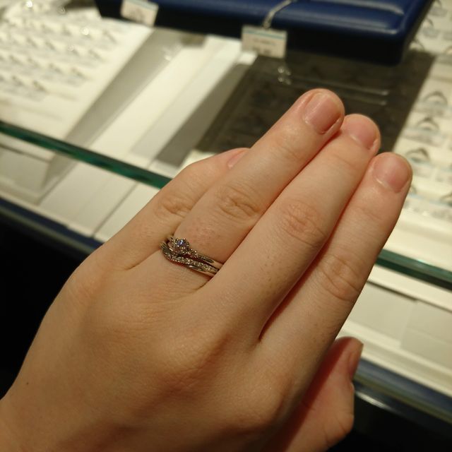 【銀座ダイヤモンドシライシの口コミ】 重ね付けしても付け心地がよく、普段使いできると思います！キラキラで華…