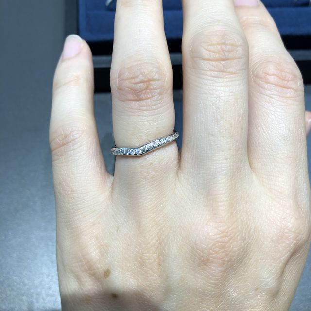 【4℃ BRIDAL(ヨンドシーブライダル)の口コミ】 ダイヤモンドを散りばめた指輪が欲しいと思い、指輪を探していました。こ…