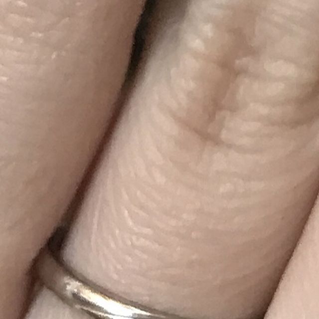 【アイプリモ(I-PRIMO)の口コミ】 細身のタイプなので
指が長く細くみえる
男性用はストーンはなしで、波打…