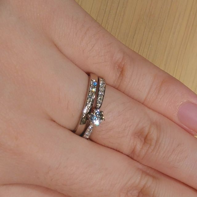 【ROYAL ASSCHER(ロイヤル・アッシャー)の口コミ】 ヨーロピアンカットのダイヤモンドの白い輝きが上品で存在感があります。…