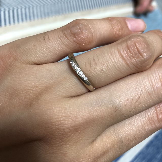 【4℃ BRIDAL(ヨンドシーブライダル)の口コミ】 デザインと値段とお店の対応で決めました！旦那も気に入ってくれたので嬉…