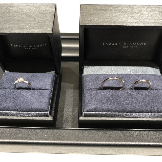 【ラザール ダイヤモンド(LAZARE DIAMOND)の口コミ】 デザインこそシンプルですが、プラチナのツヤの綺麗さ、よくあるデザイン…