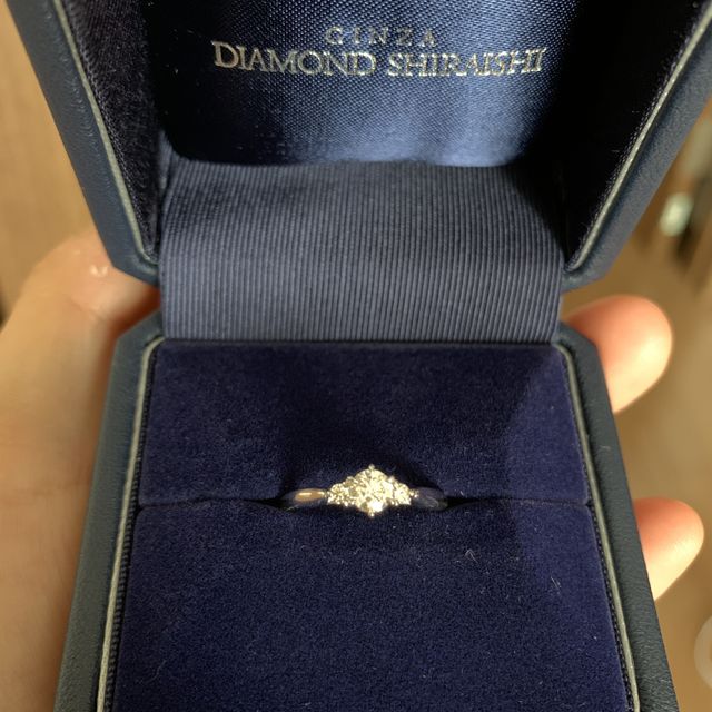 【銀座ダイヤモンドシライシの口コミ】 デザインが気に入ったからです。結婚指輪はシンプルで少しデザイン性のあ…