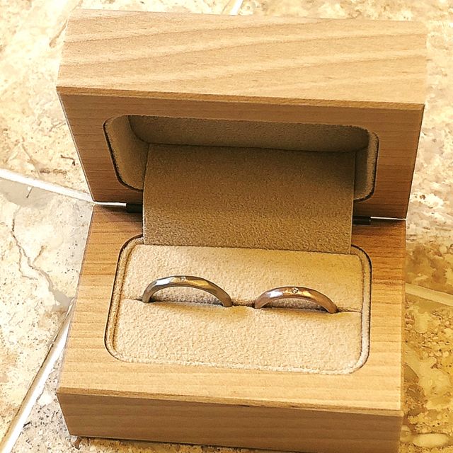 【uchimari(ウチマリ)の口コミ】 デザインの幅となにより手作り感が決め手でした。
表面の加工方法なども豊…