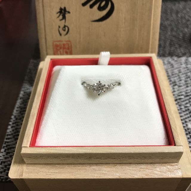 【カオキ　ダイヤモンド専門卸直営店の口コミ】 誕生日の数字と同じメモリアルダイヤを探してもらいました。最初に提示い…