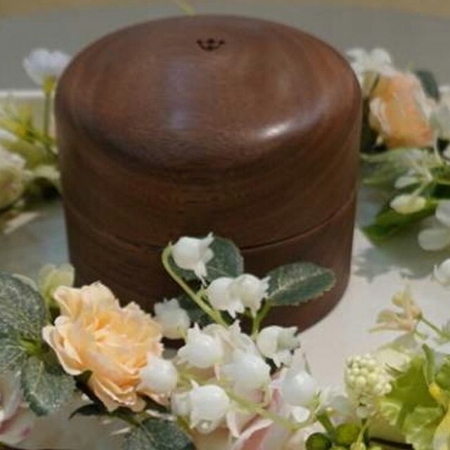 【COLANY(コラニー)の口コミ】 2枚爪でダイヤが360度綺麗に見えることと、年を重ねてもつけやすいデザイ…