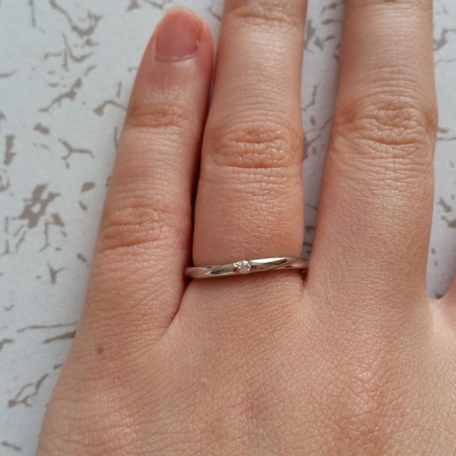 【STAR JEWELRY(スタージュエリー)の口コミ】 シンプルだが少しデザイン性のあるものを
探しており、この指輪がピンとき…
