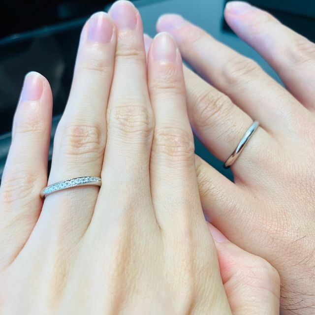 【エクセルコダイヤモンド(EXELCO DIAMOND)の口コミ】 適度にウェーブがありデザイン性がよく、着け心地が滑らかで指にフィット…