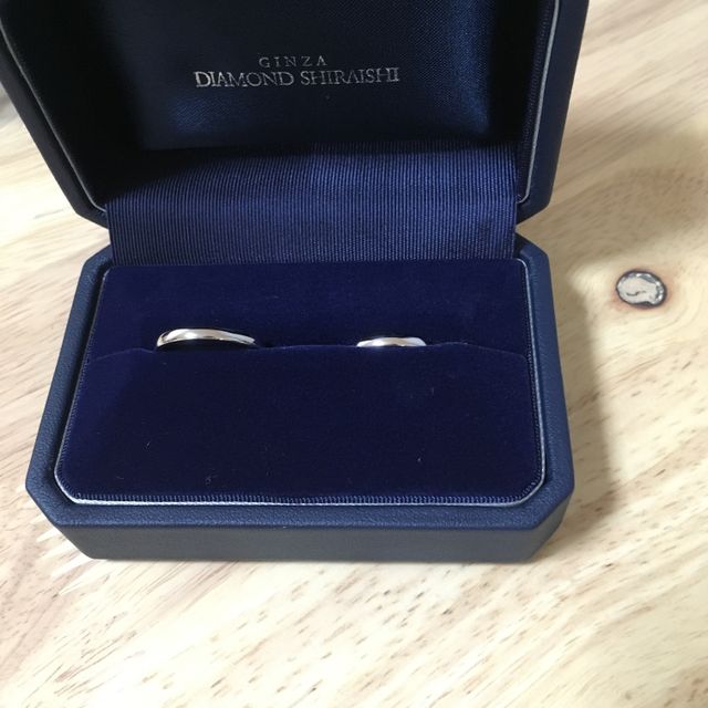 【銀座ダイヤモンドシライシの口コミ】 シンプルで付け心地の良いものを探してて、試着させてもらい指につけてみ…