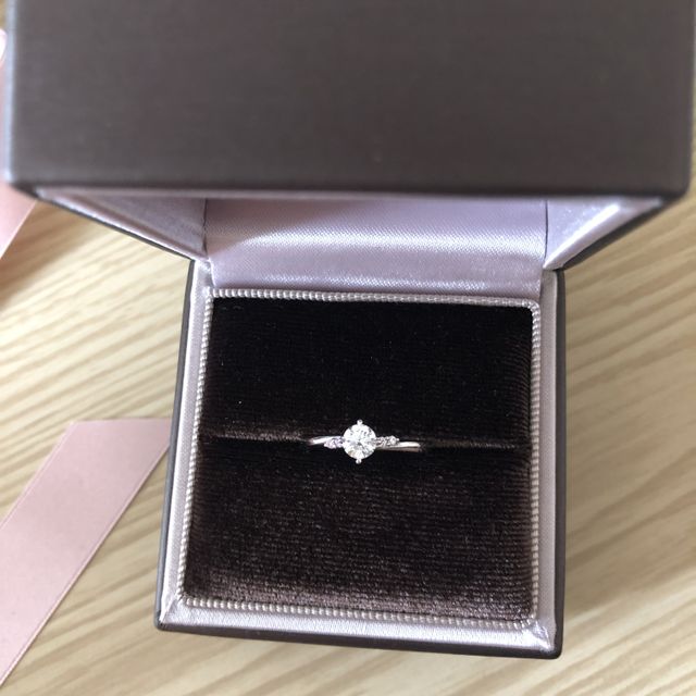 【アイプリモ(I-PRIMO)の口コミ】 メレダイヤのついた指輪を探していて、この指輪はストレートですが、メレ…